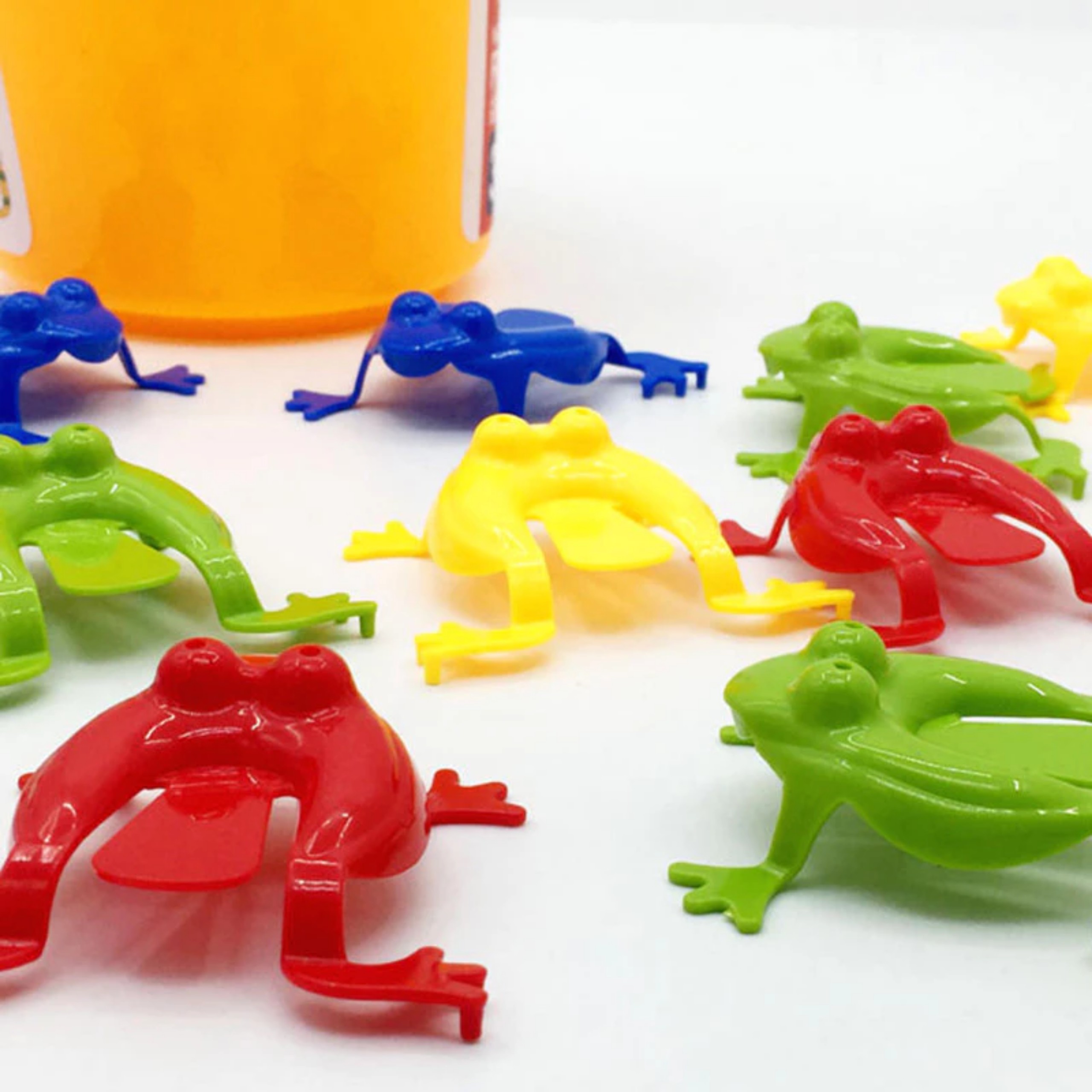 HỘP ĐỒ CHƠI 12 CON ẾCH