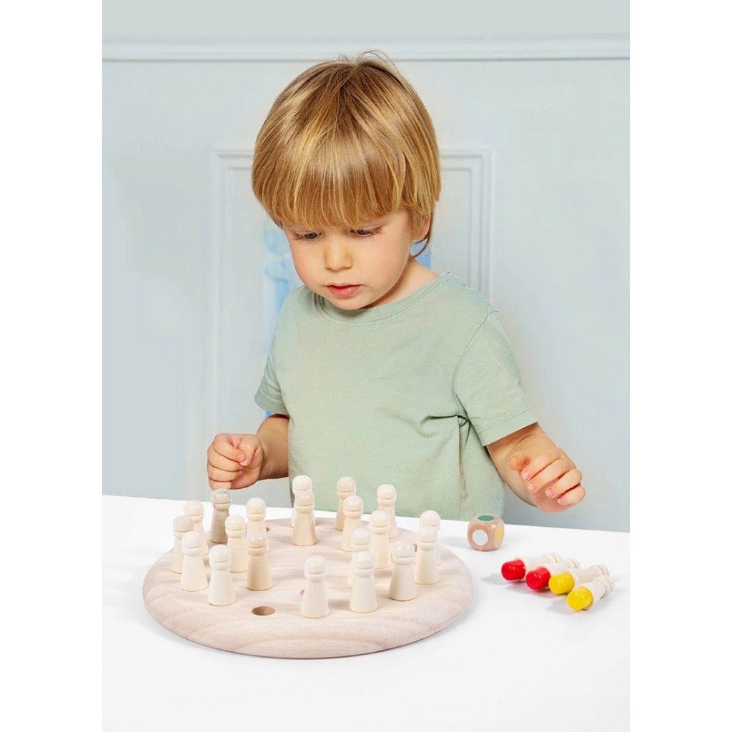 Bộ đồ chơi cờ vua tập ghi nhớ ghi chú là một bộ trò chơi tuyệt vời cho các bé trong gia đình chơi với nhau, hoặc trò chơi giữa cha mẹ và các con