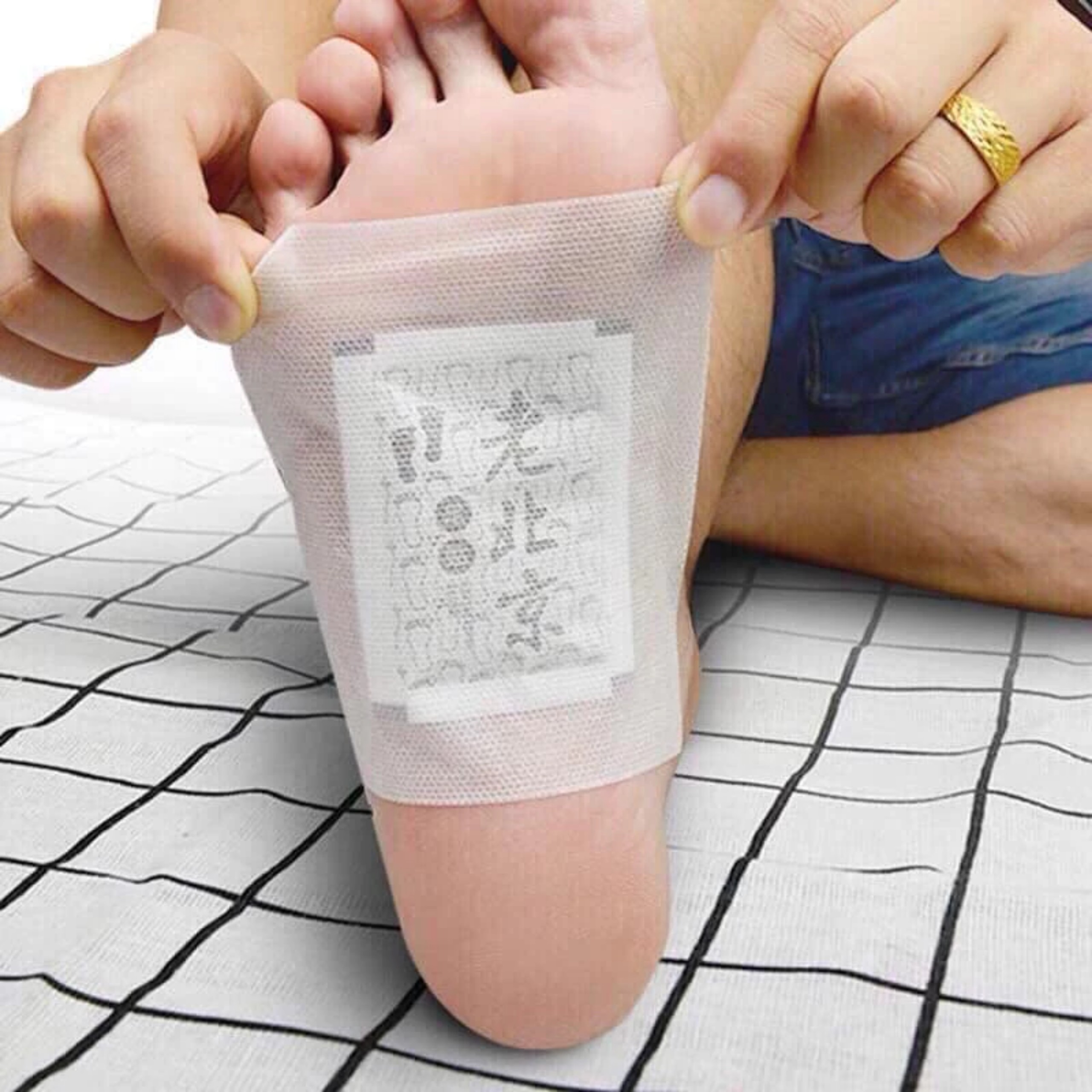 HỘP 50 MIẾNG DÁN THẢI ĐỘC BÀN CHÂN ( HỘP ĐỎ )