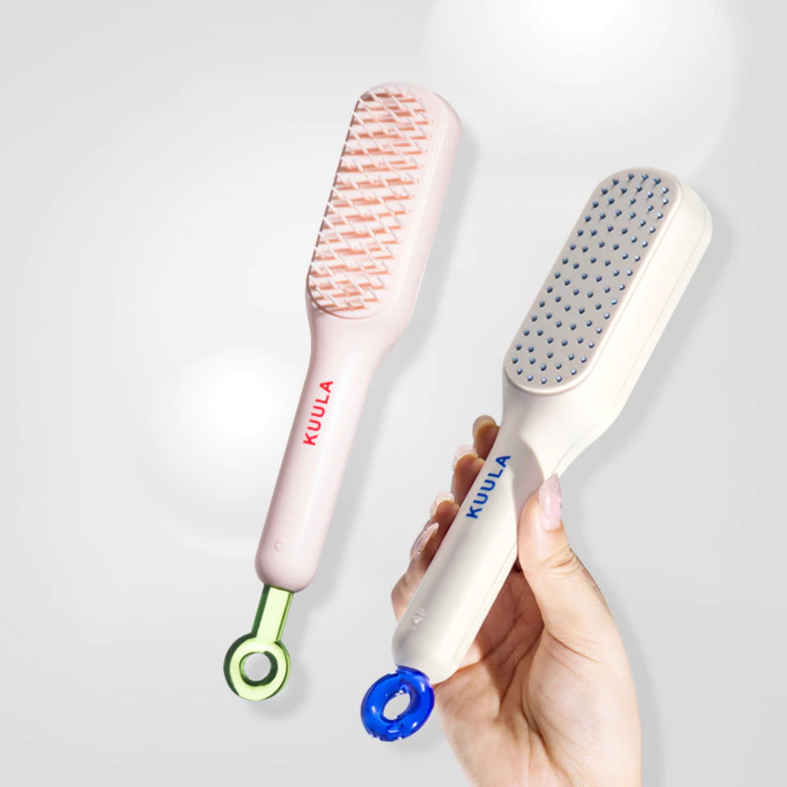 Lược chải tóc và tự làm sạch, tự gỡ tóc khỏi lược chỉ với 1 thao tác