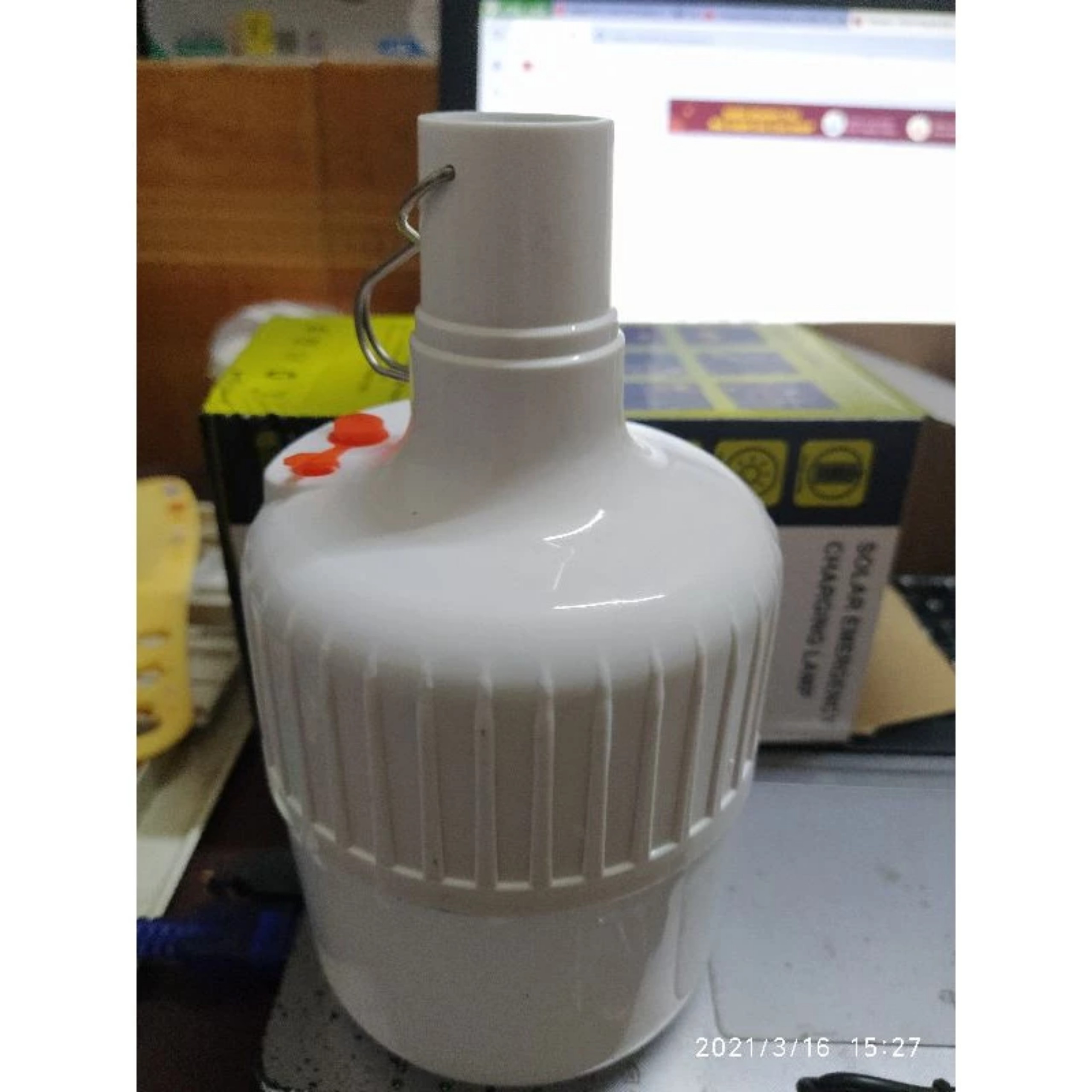 ĐÈN LED 100W SẠC TÍCH ĐIỆN + SẠC NĂNG LƯỢNG MẶT TRỜI CÓ MÓC TREO