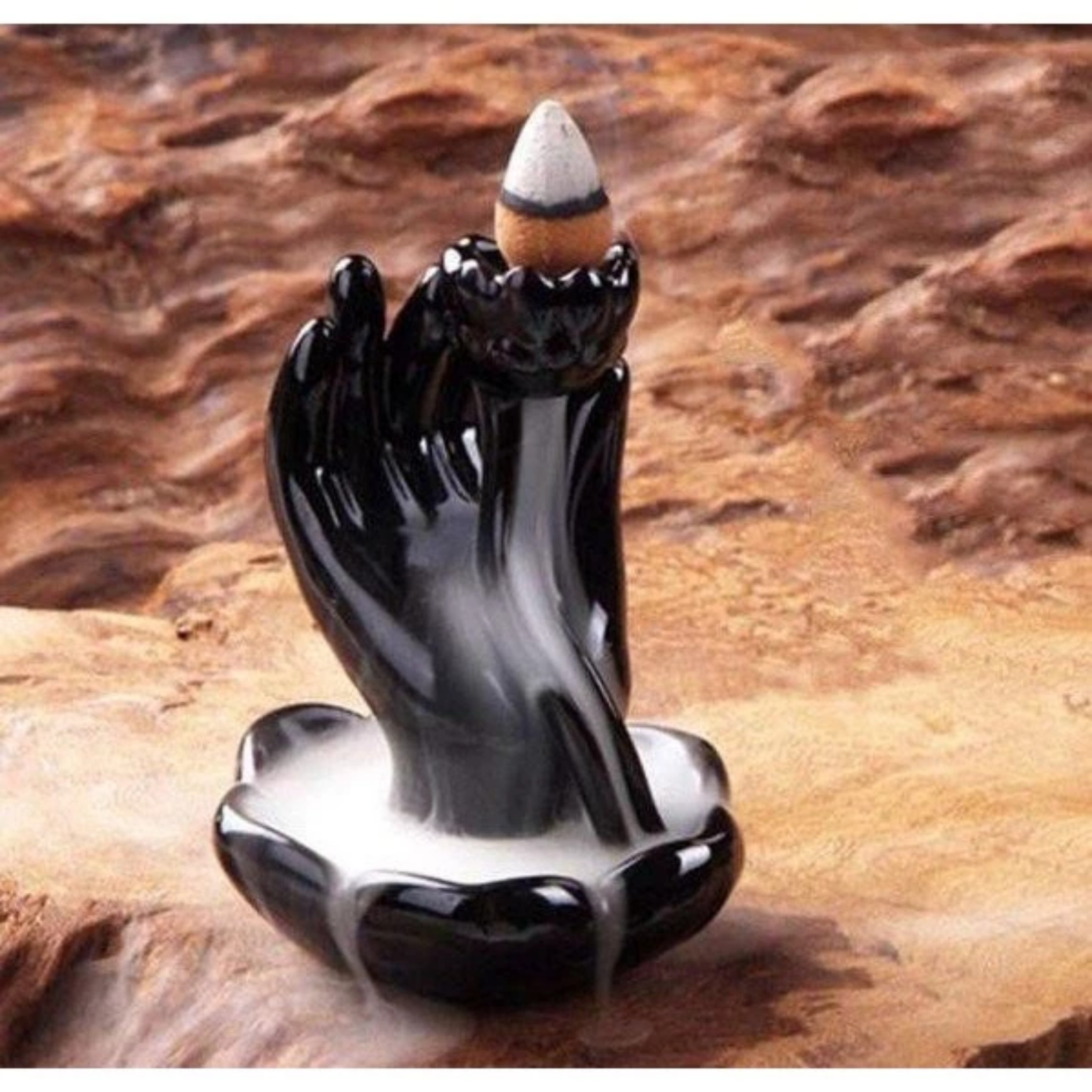 THÁC KHÓI TRẦM HƯƠNG BÀN TAY PHẬT