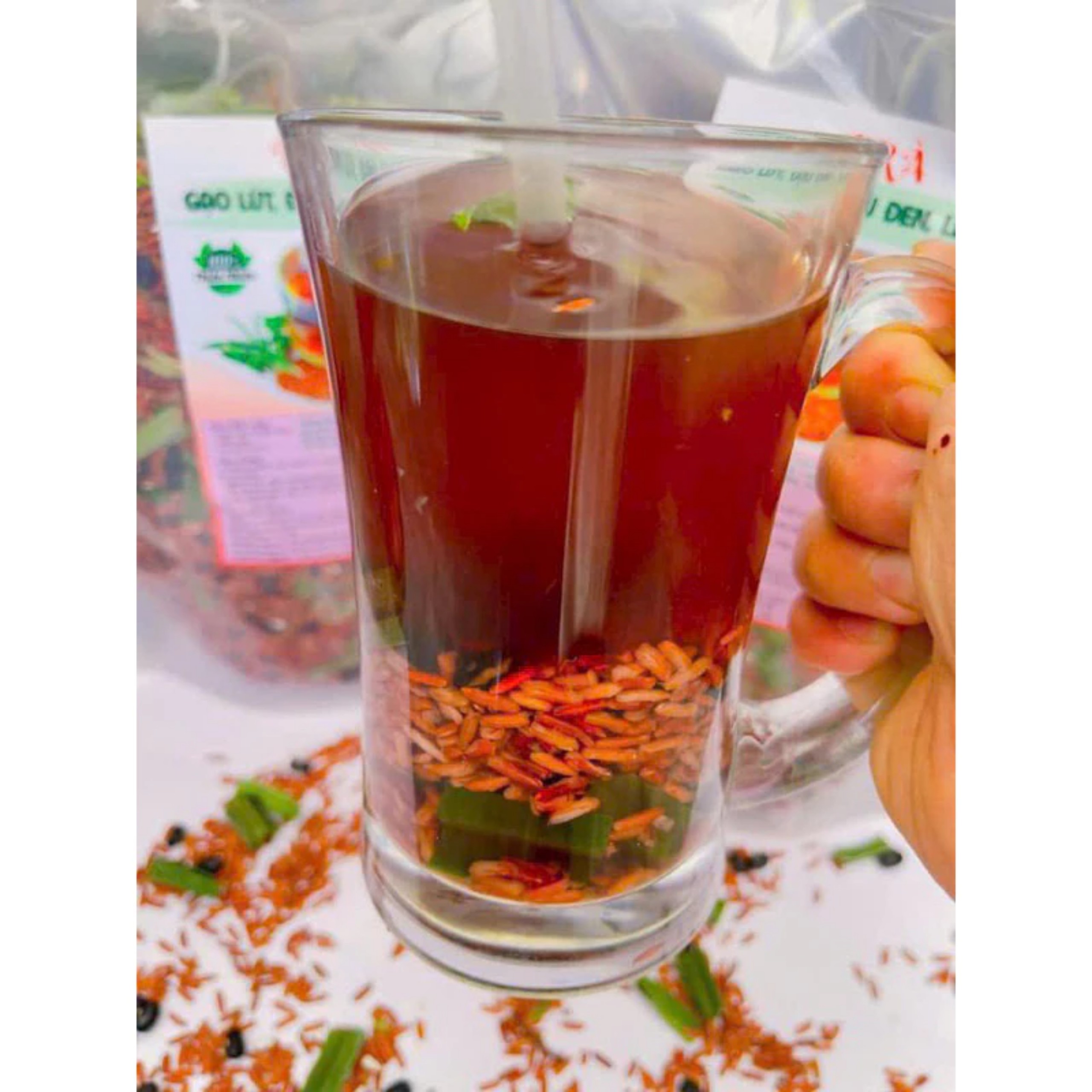 TRÀ GẠO LỨT ĐẬU ĐEN LÁ DỨA