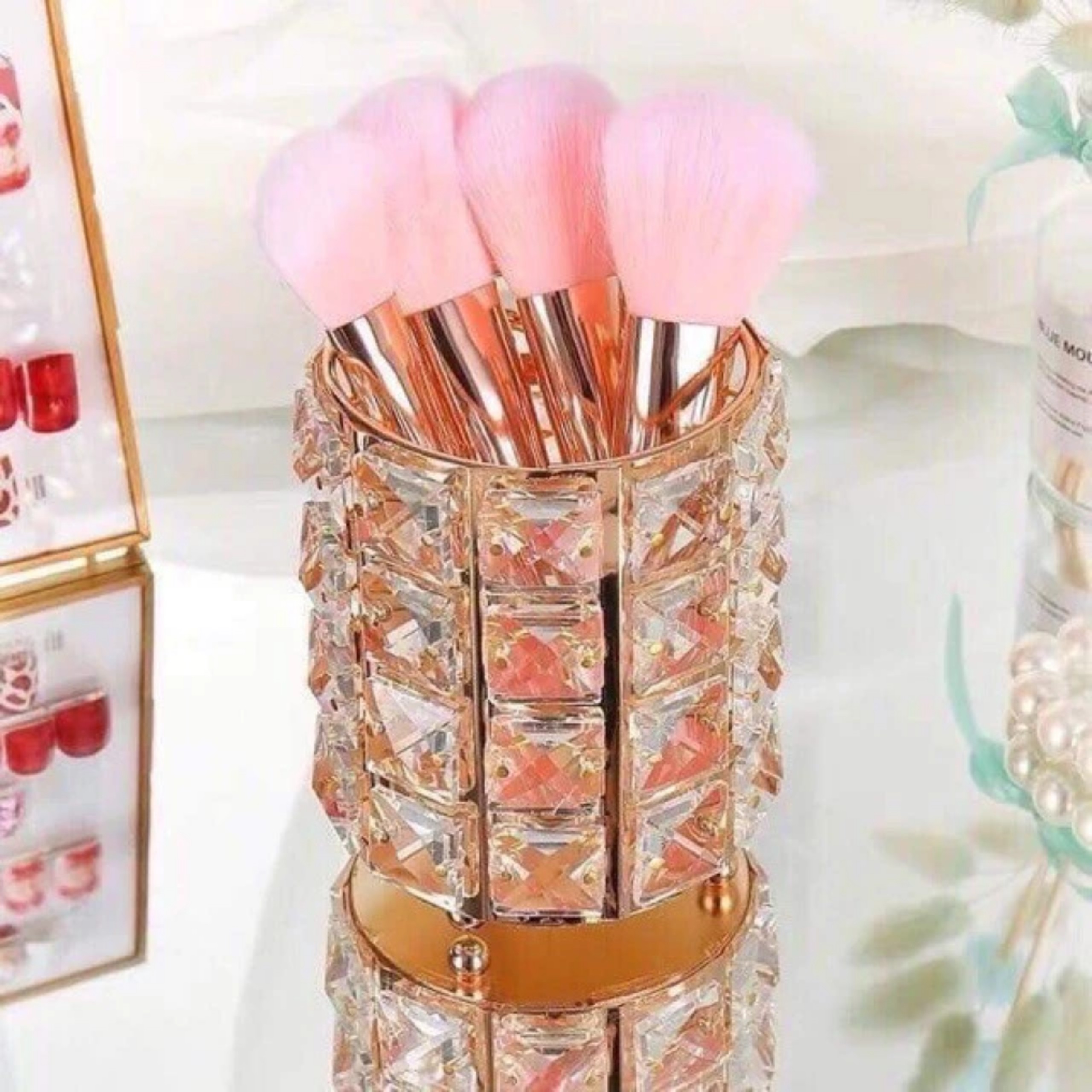 HỘP ĐỰNG CỌ TRANG ĐIỂM PHA LÊ