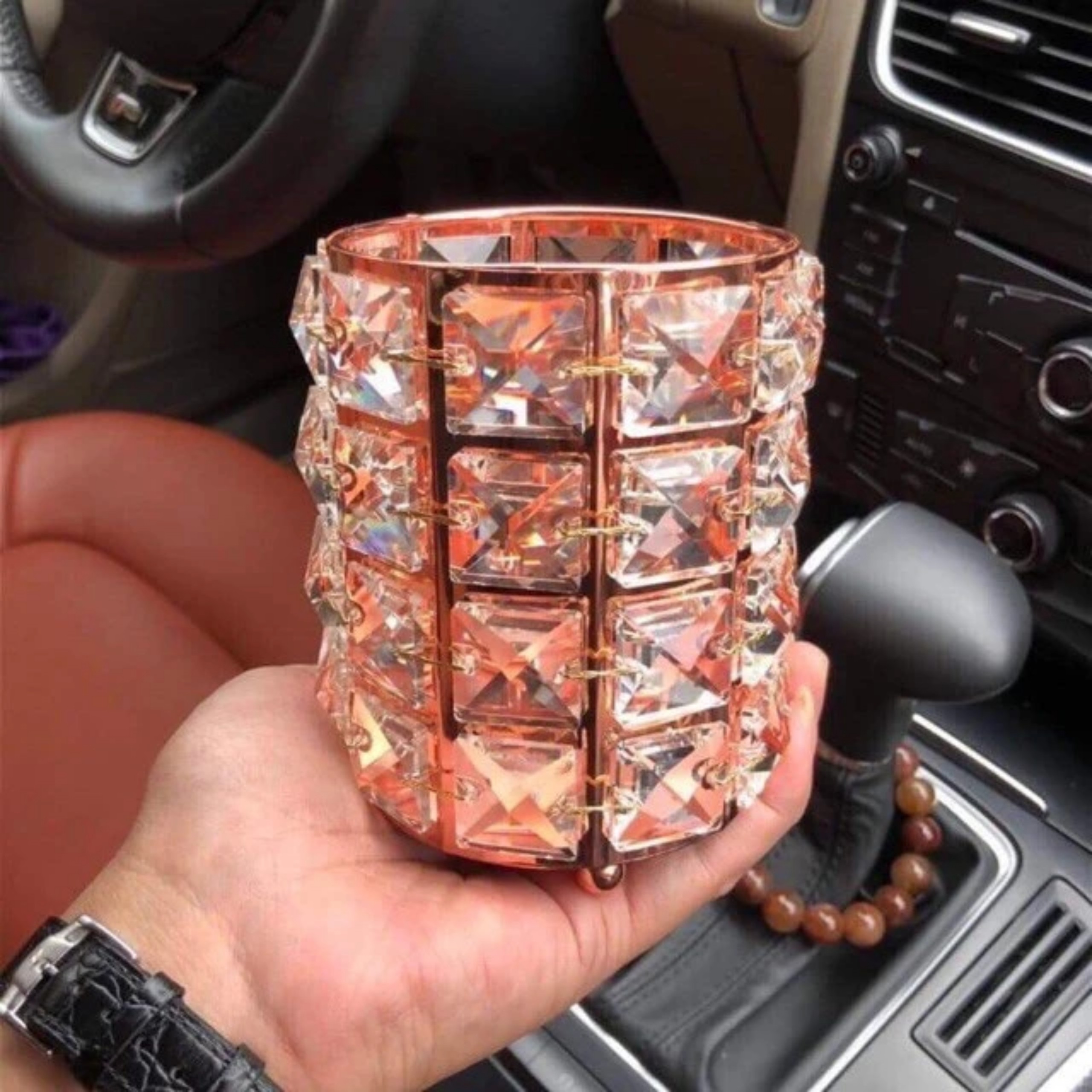 HỘP ĐỰNG CỌ TRANG ĐIỂM PHA LÊ