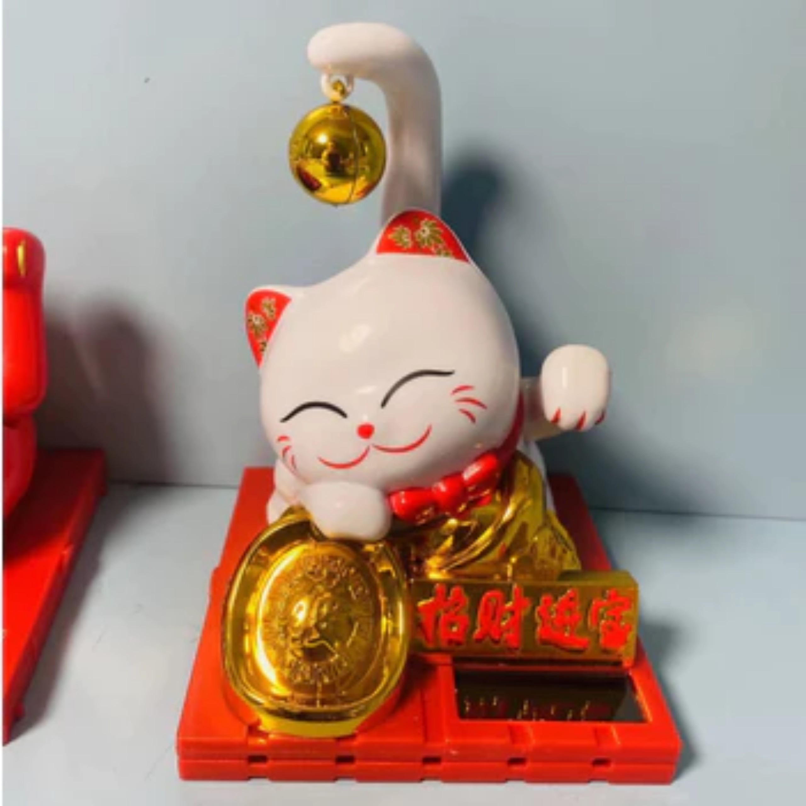 MÈO THẦN TÀI GẮN CHUÔNG ĐUÔI DÀI