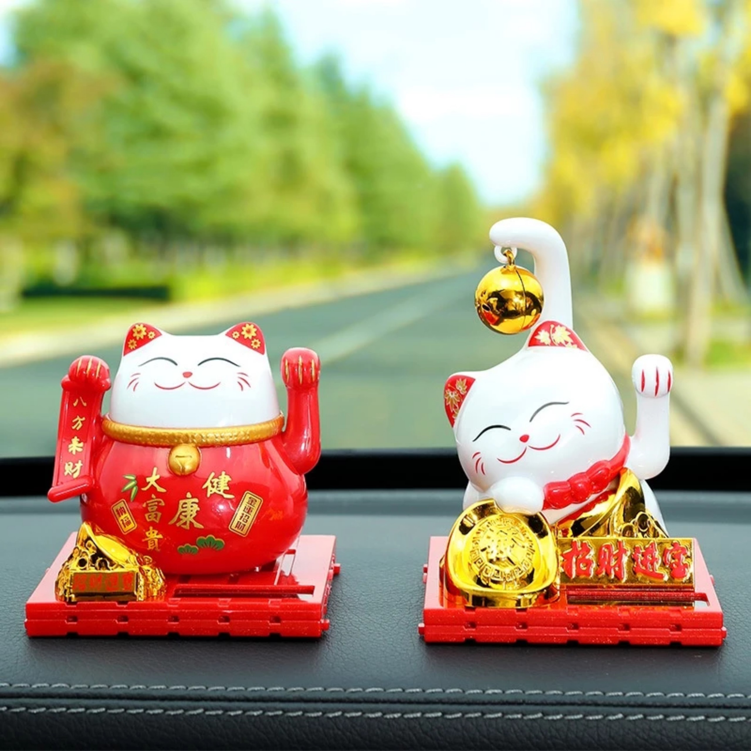 MÈO THẦN TÀI GẮN CHUÔNG ĐUÔI DÀI