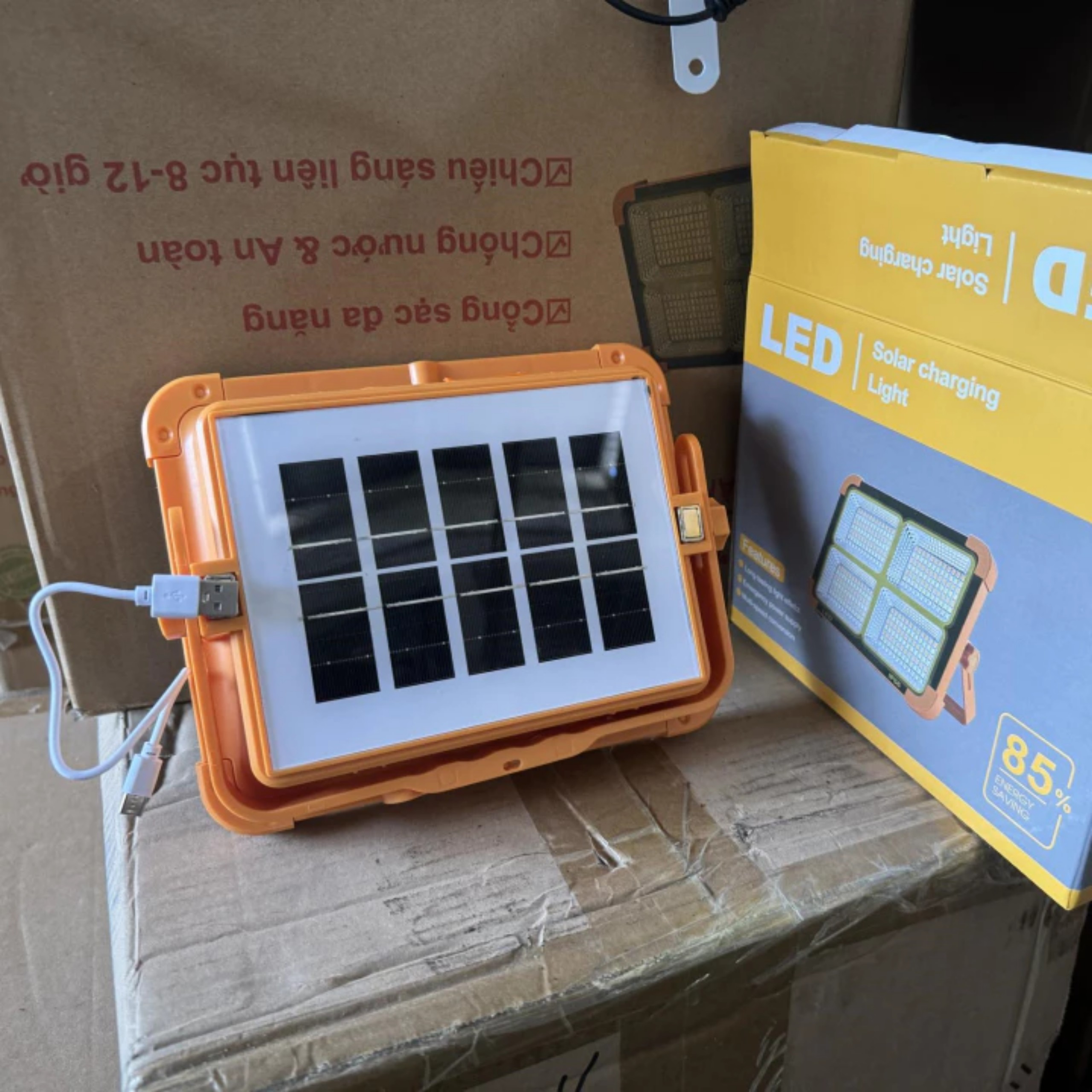 ĐÈN PHA LED NĂNG LƯỢNG MẶT TRỜI XÁCH TAY