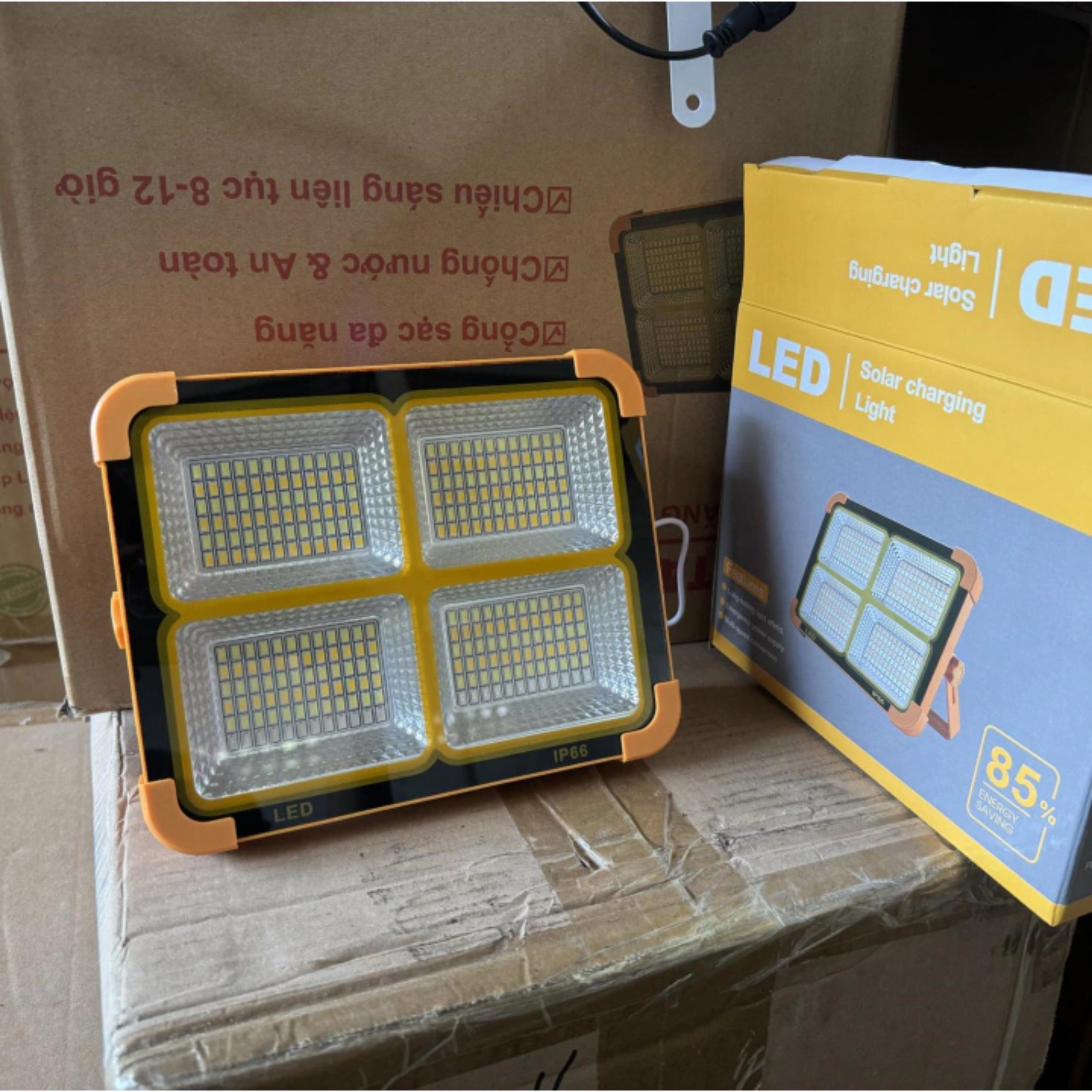 ĐÈN PHA LED NĂNG LƯỢNG MẶT TRỜI XÁCH TAY