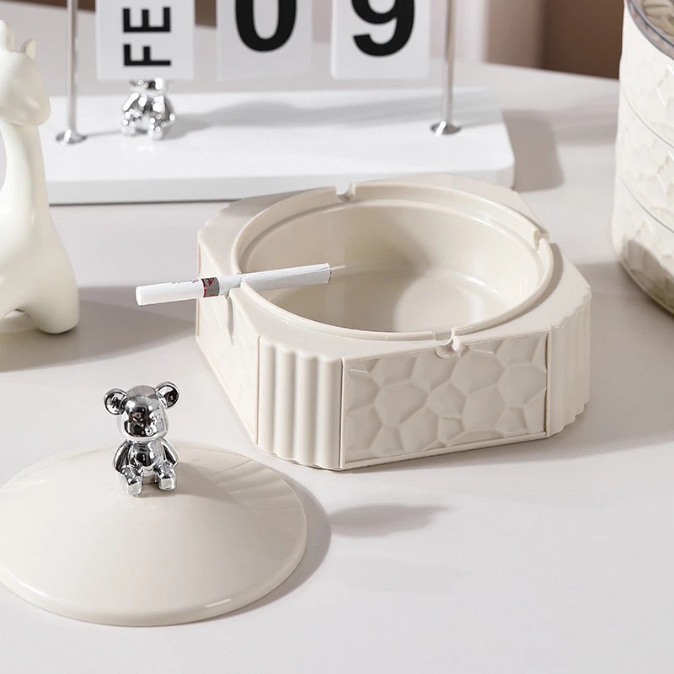 GẠC TÀN THUỐC TRẮNG HÌNH GẤU