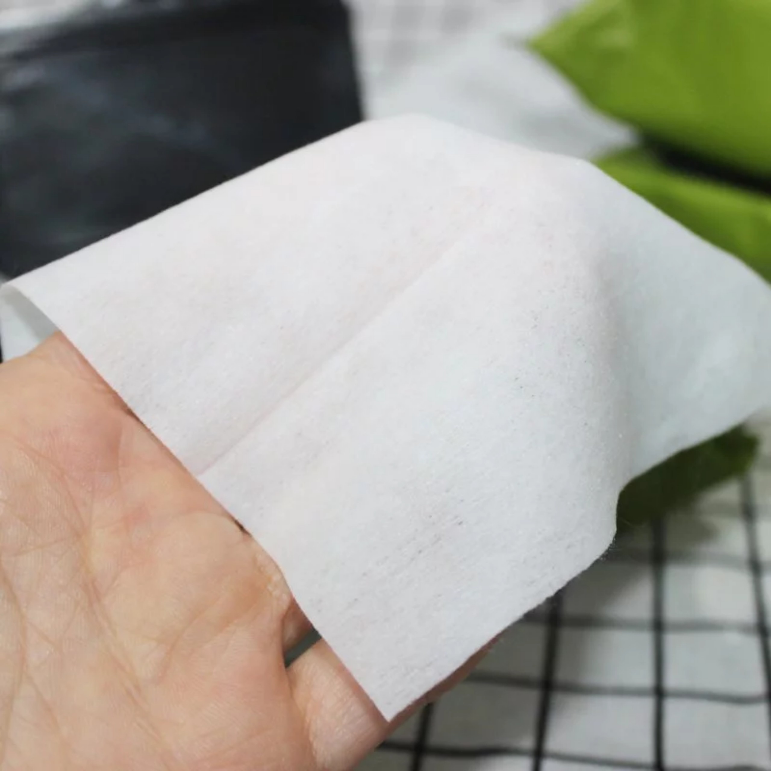 KHĂN ƯỚT TẨY TRANG BƠ 60 MIẾNG