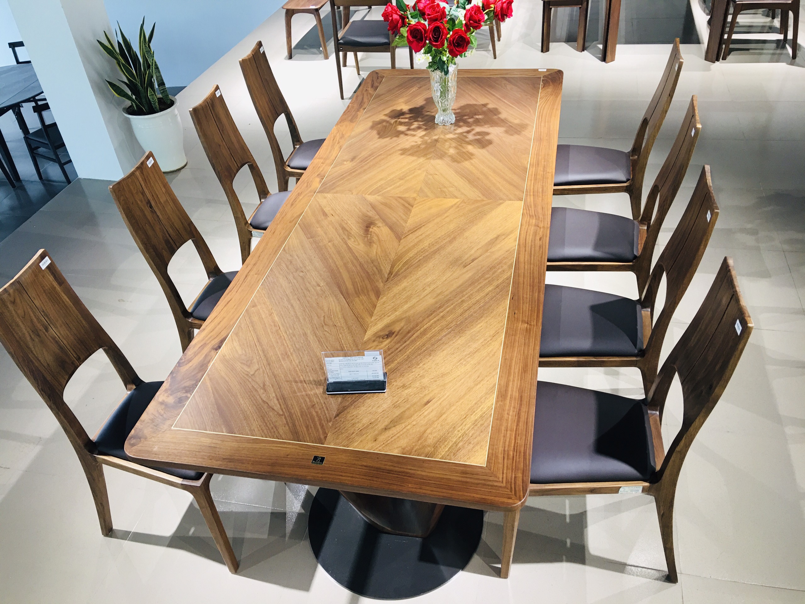 Bộ bàn ăn MOBIUS DT-101 gỗ óc chó