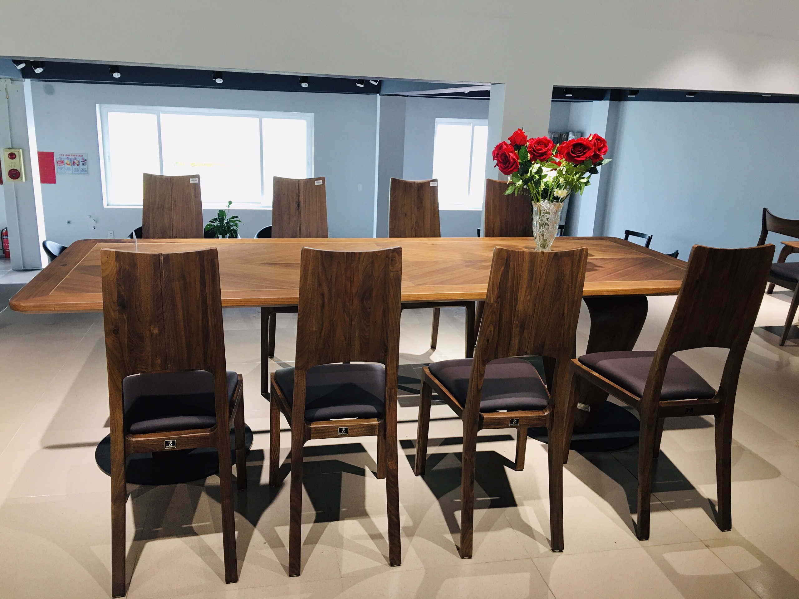 Bộ bàn ăn MOBIUS DT-101 gỗ óc chó