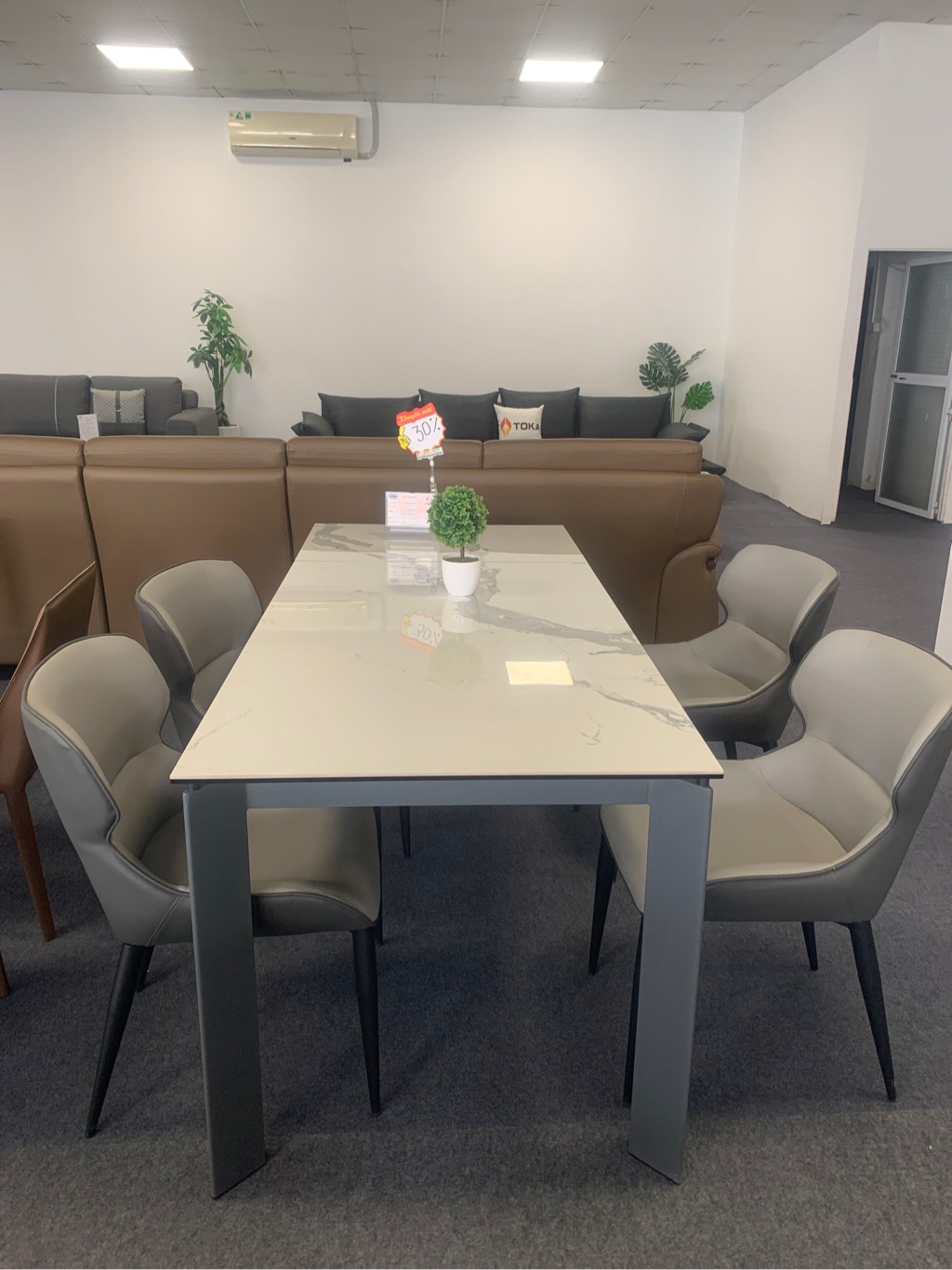 Bộ bàn ăn BONN 1.8