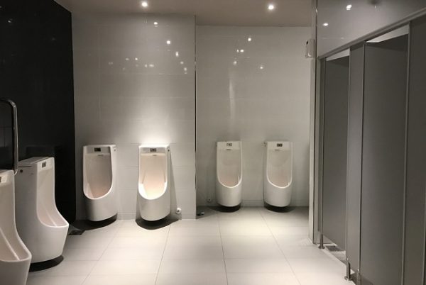 Bồn tiểu nam ToTo được ưa chuộng sử dụng tại các khu công cộng, gia đình,... với nhiều tính năng vượt trội