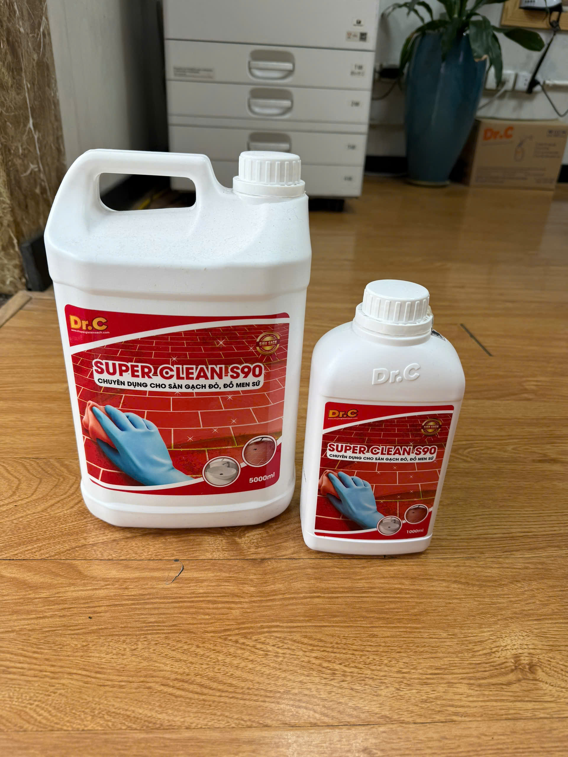 Super Clean S90 Dung Dịch Làm Sạch Các Vết Bẩn Cứng Đầu, Tẩy Xi Măng, Vôi Vữa Trên Bề Mặt Sàn Gạch