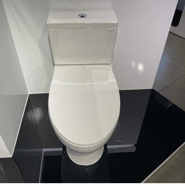 Bồn Cầu 2 Khối TOTO CS302DT3 Nắp Êm TC385VS