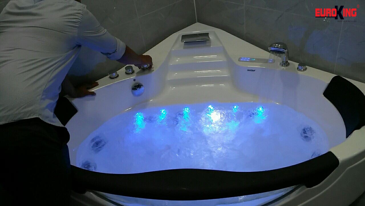 Bồn tắm góc massage Euroking EU-6162D