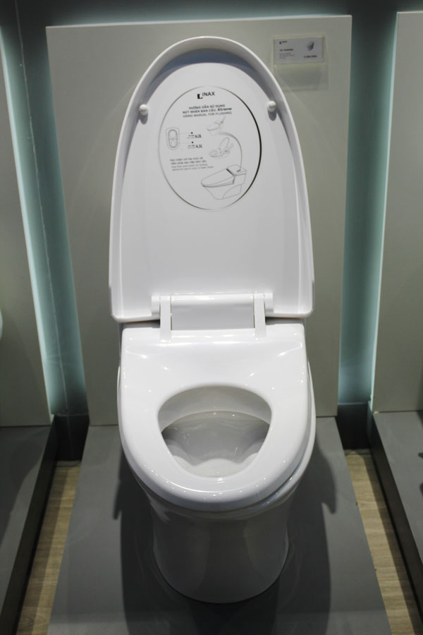 Bồn cầu Inax AC-1008VRN 1 khối xả nhấn