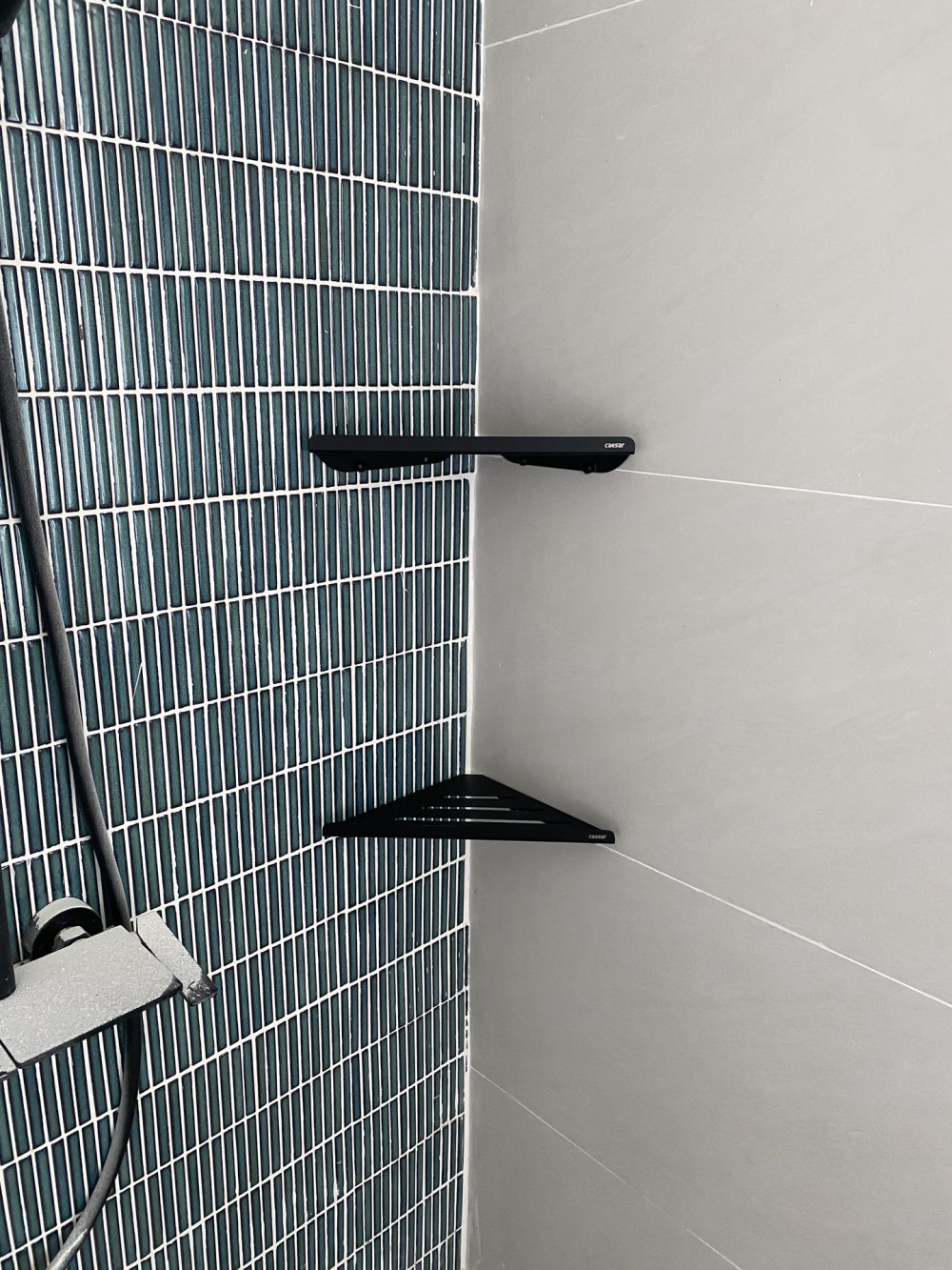 Kệ góc Caesar Q6314B màu đen