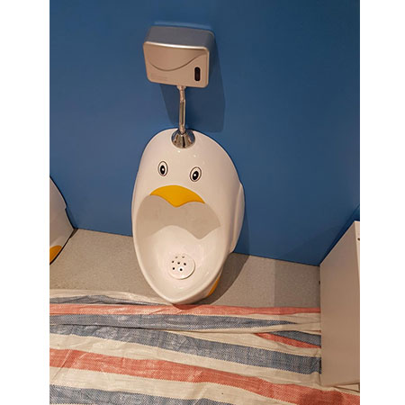 Bồn tiểu trẻ em HM KID 04