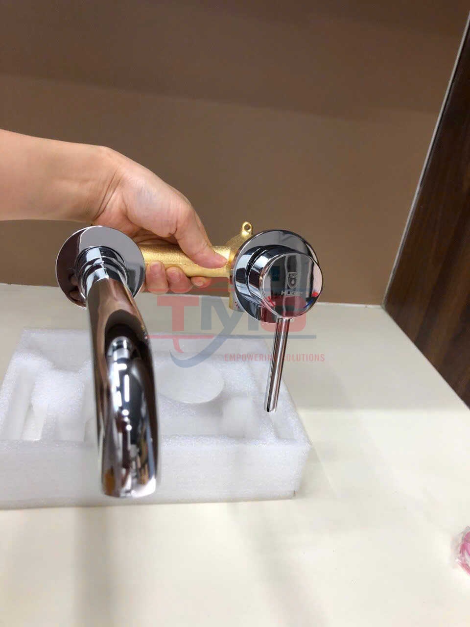 Vòi lavabo âm tường (H-VT200)