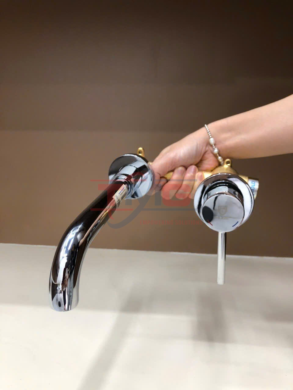Vòi lavabo âm tường (H-VT200)