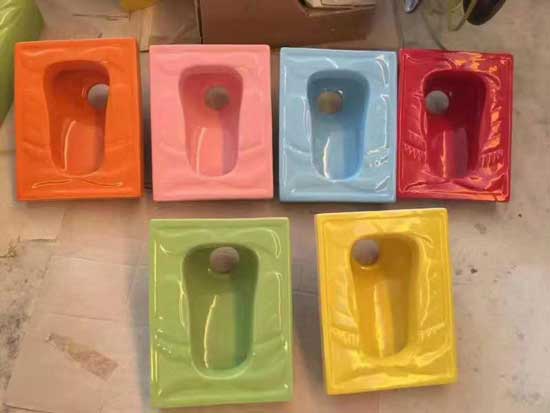 Xí xổm trẻ em nhiều màu sắc