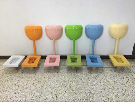 Xí xổm trẻ em nhiều màu sắc