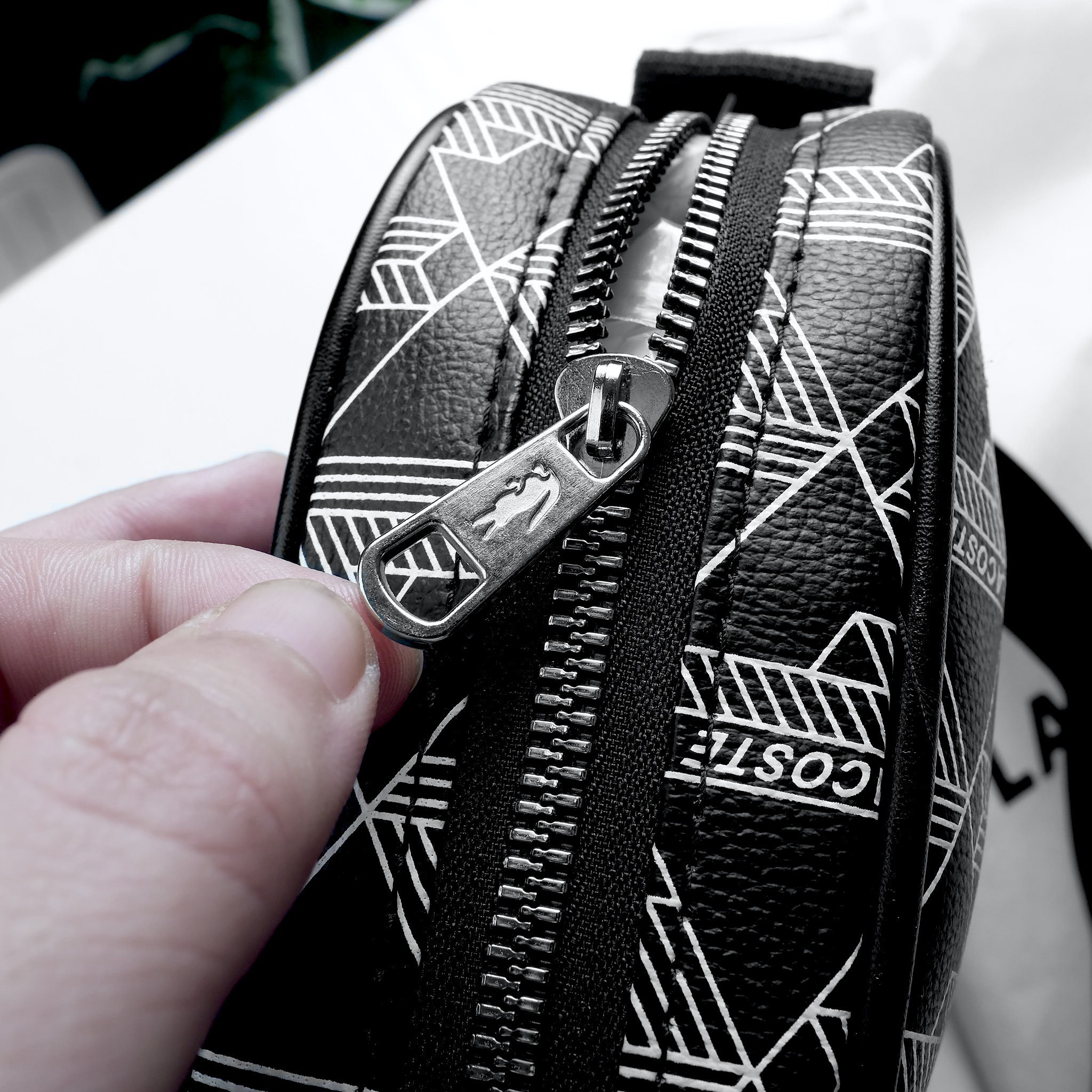 Túi Đeo Chéo Thời Trang Lacoste Black Monogram-pattern Messenger Bag