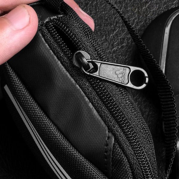 Móc khóa balo mini Adidas Tiny Bag FQ2449 Thời Trang Thể Thao dành cho cả nam và nữ