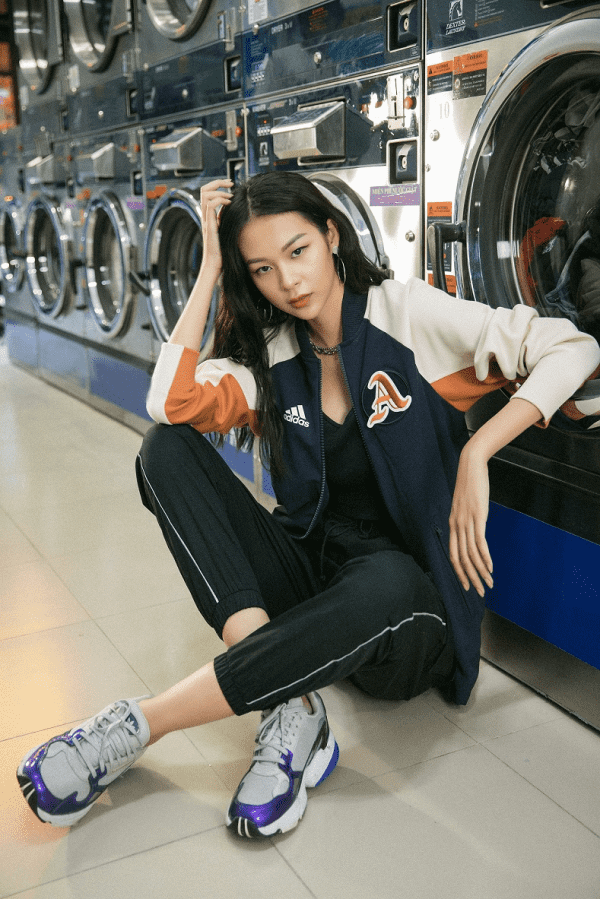 Áo Khoác Bomber Thể Thao Unisex Adidas VRCT Jacket Kem/Navy - DX8408