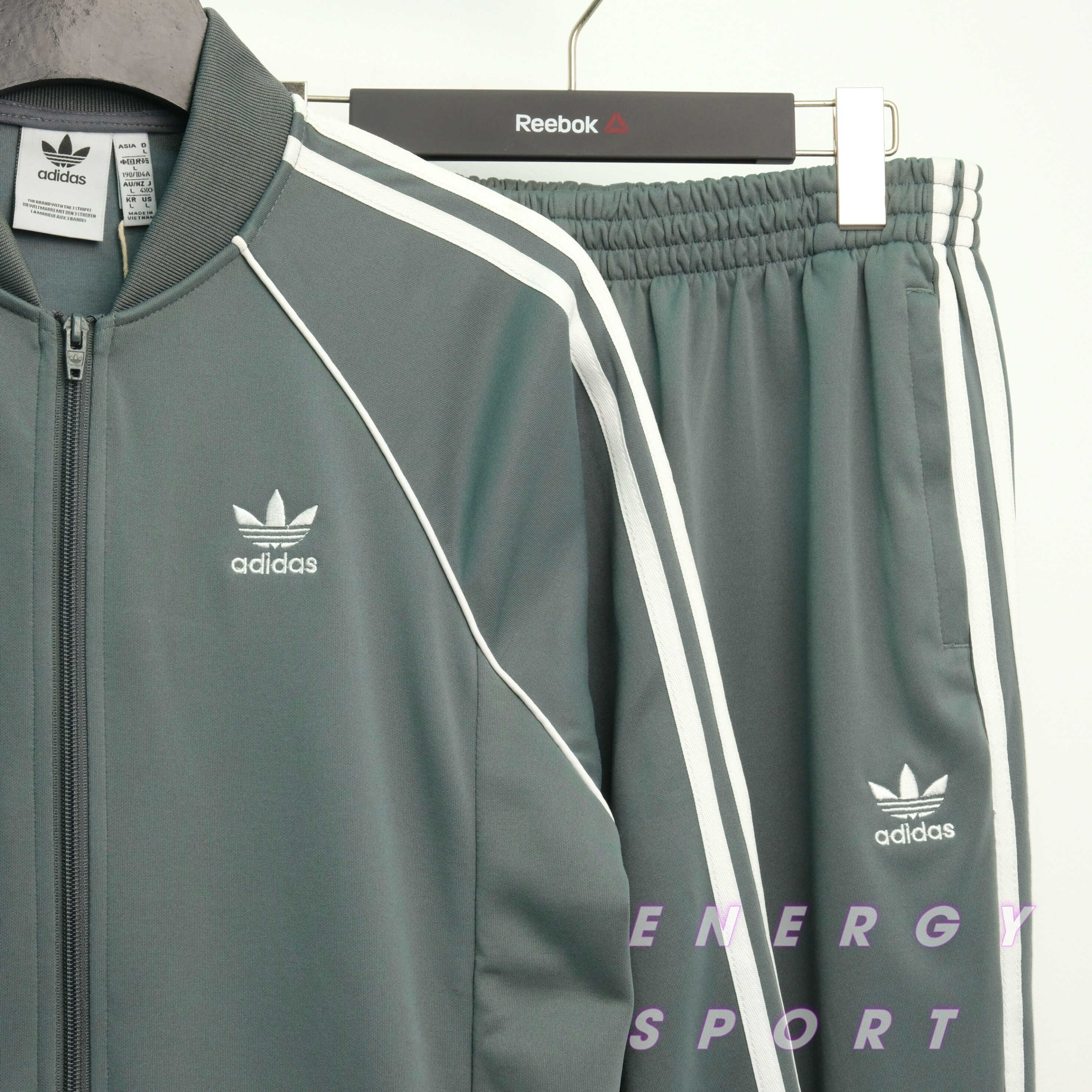 Bộ Quần Áo Thể Thao Unisex Nam Nữ Adidas Adicolor Classic Primeblue SST Track - Màu Xi Măng