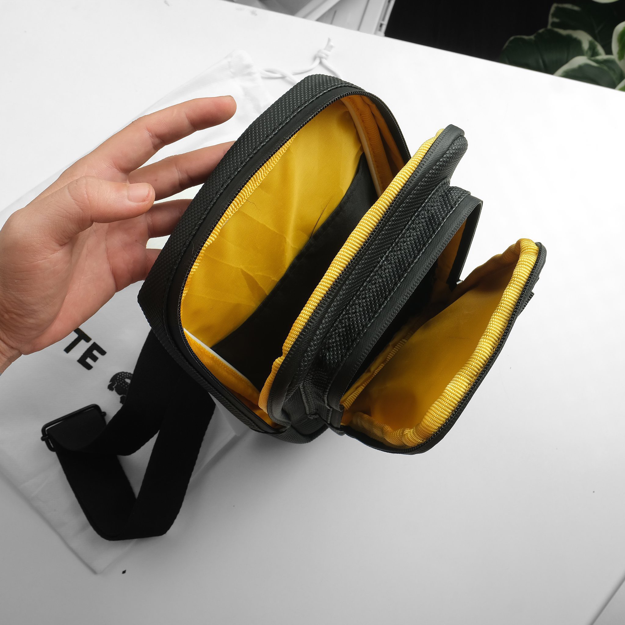 Túi Đeo Chéo Thời Trang LC Chantaco Contrast Branded Crossover Bag