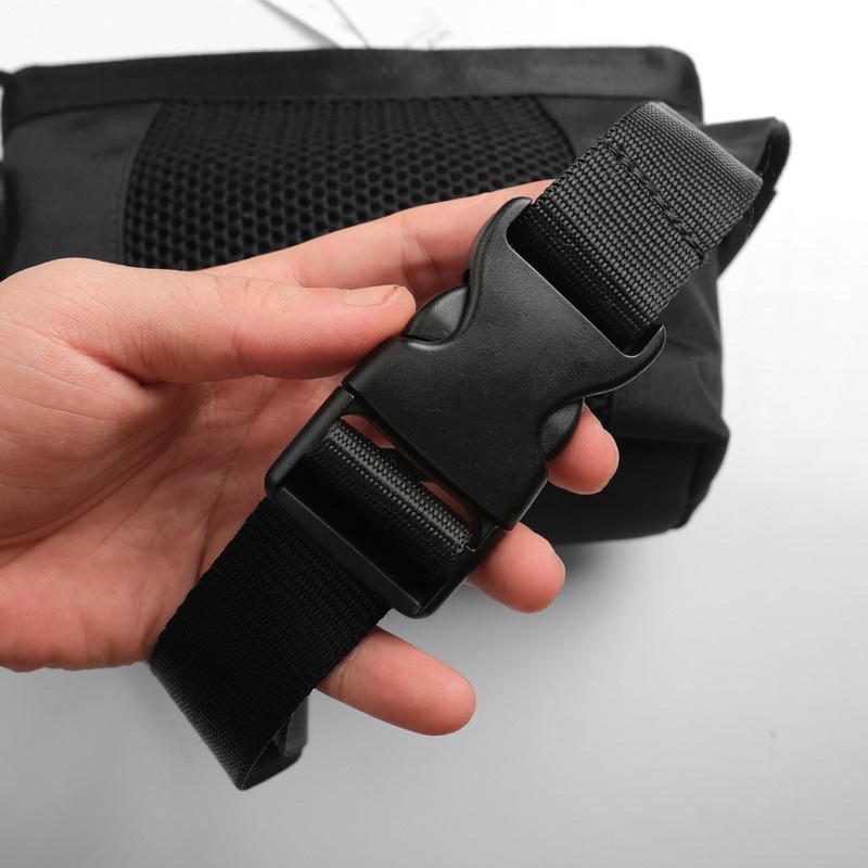 Túi Đeo Chéo Thời Trang Unisex Nam Nữ Signature Print Water-Repellent Reporter Bag