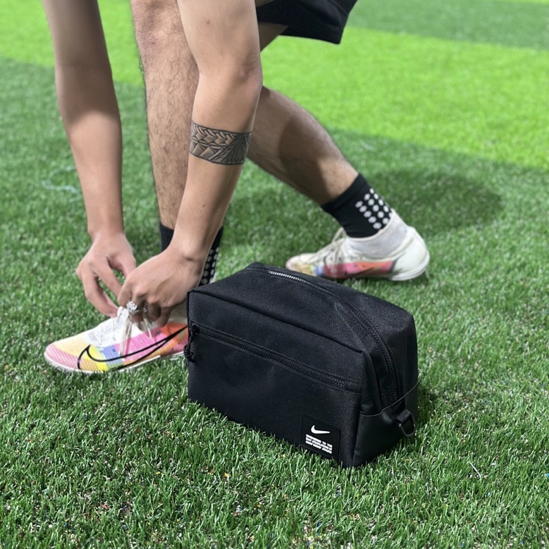 Túi Đựng Giày Thể Thao NK Utility Academy Football Shoe Bag DC2648-010