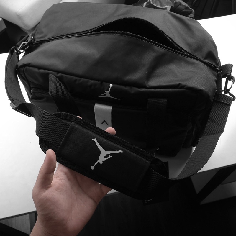 Túi Trống Tiện Ích Thể Thao - Gym - Du lịch Nike Jordan Air-Train Duffel - 9B0515 023