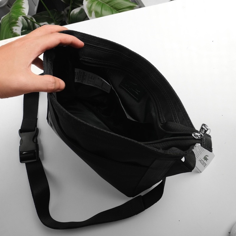 Túi Đeo Chéo Thời Trang Unisex Nam Nữ Signature Print Water-Repellent Reporter Bag