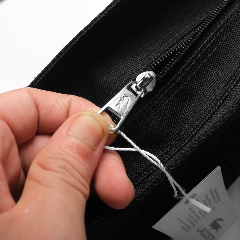 Túi Đeo Chéo Thời Trang Unisex Nam Nữ Signature Print Water-Repellent Reporter Bag