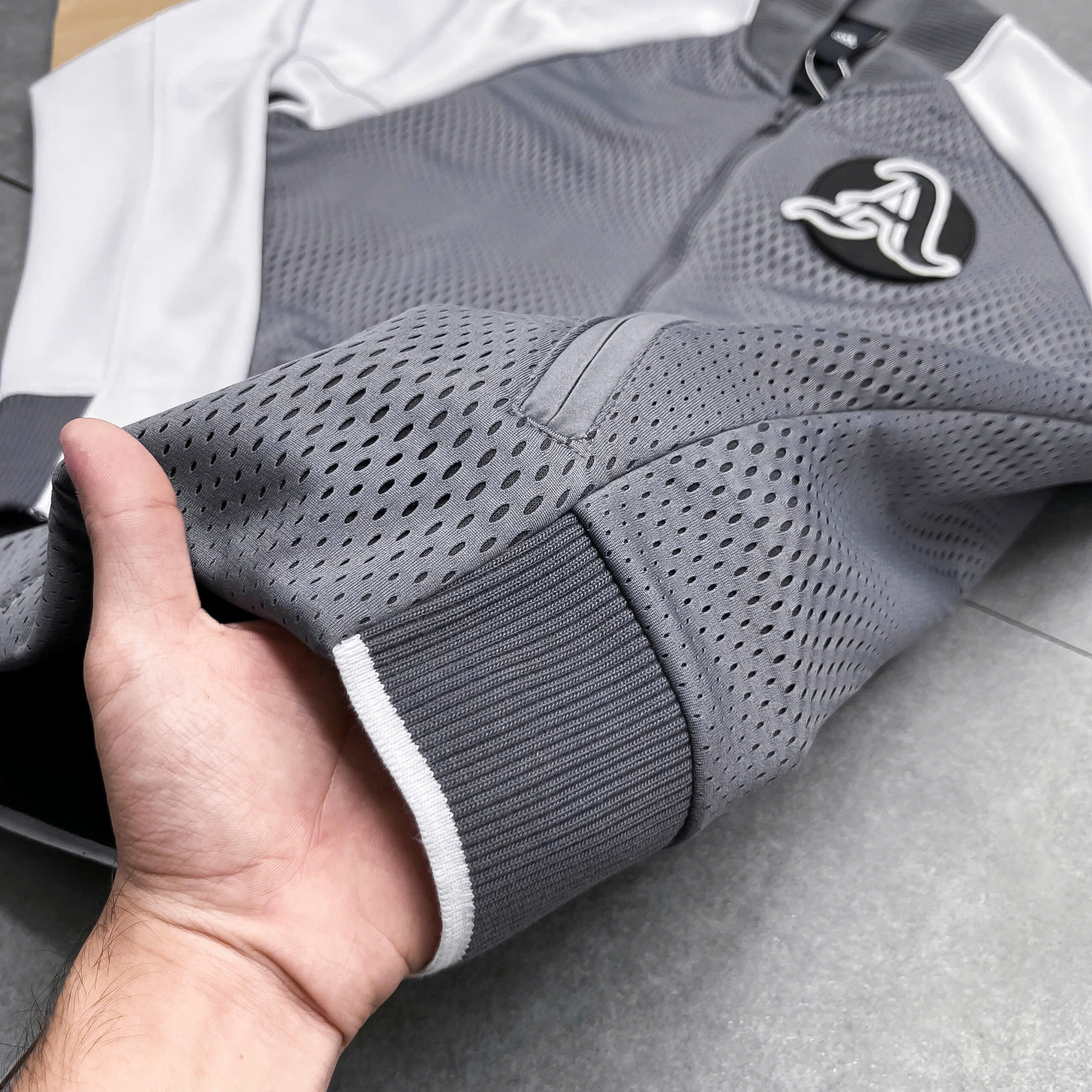Áo Khoác Bomber Thể Thao Adidas VRCT Primeblue Xám - FB8121