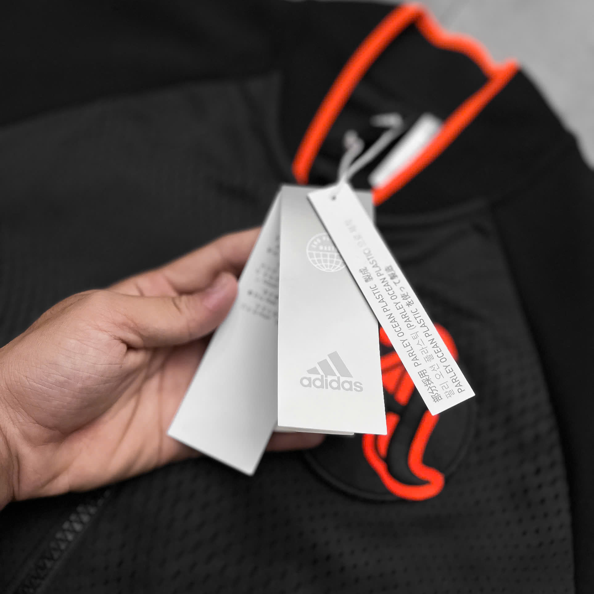 Áo Khoác Bomber Thể Thao Adidas VRCT Primeblue Đen - FP8120