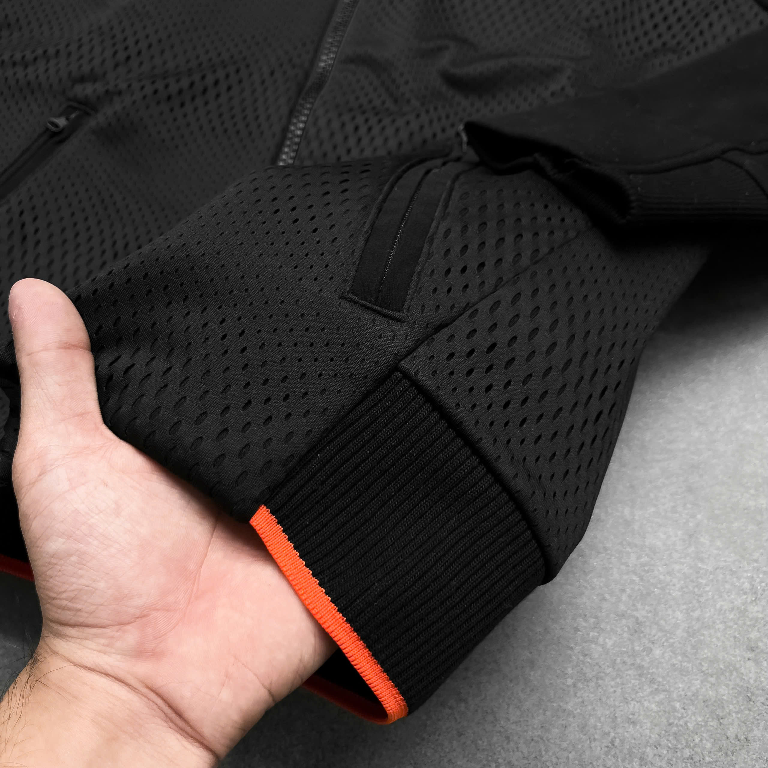 Áo Khoác Bomber Thể Thao Adidas VRCT Primeblue Đen - FP8120