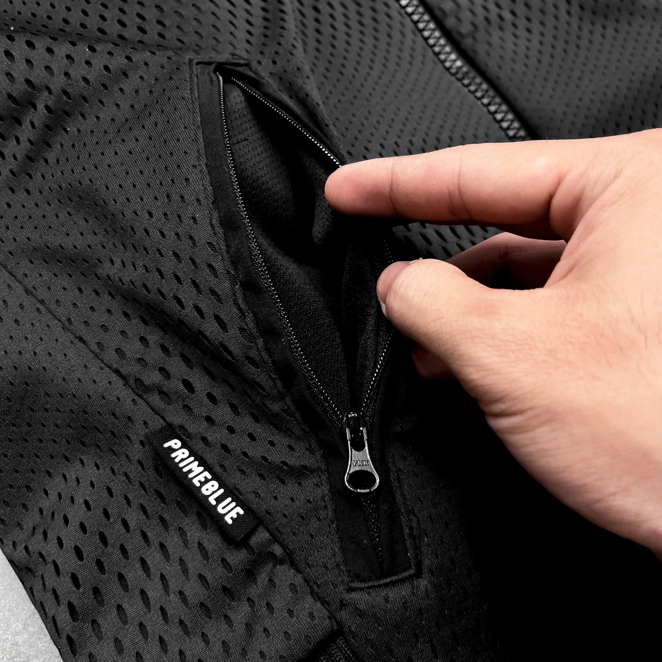 Áo Khoác Bomber Thể Thao Adidas VRCT Primeblue Đen - FP8120