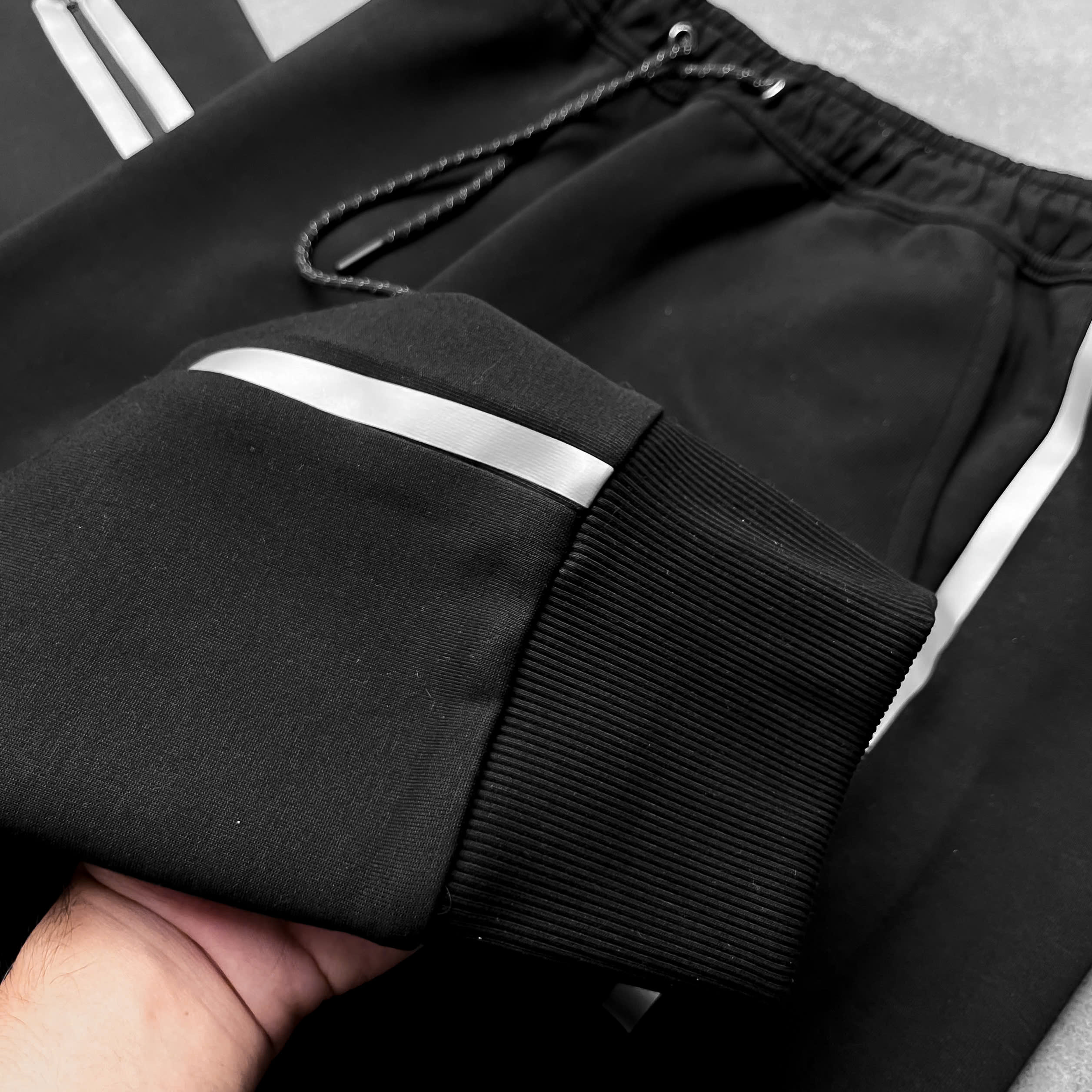 Quần Dài Thể Thao Nike Tech Reflective Design Details Fleece Joggers FZ0762-010