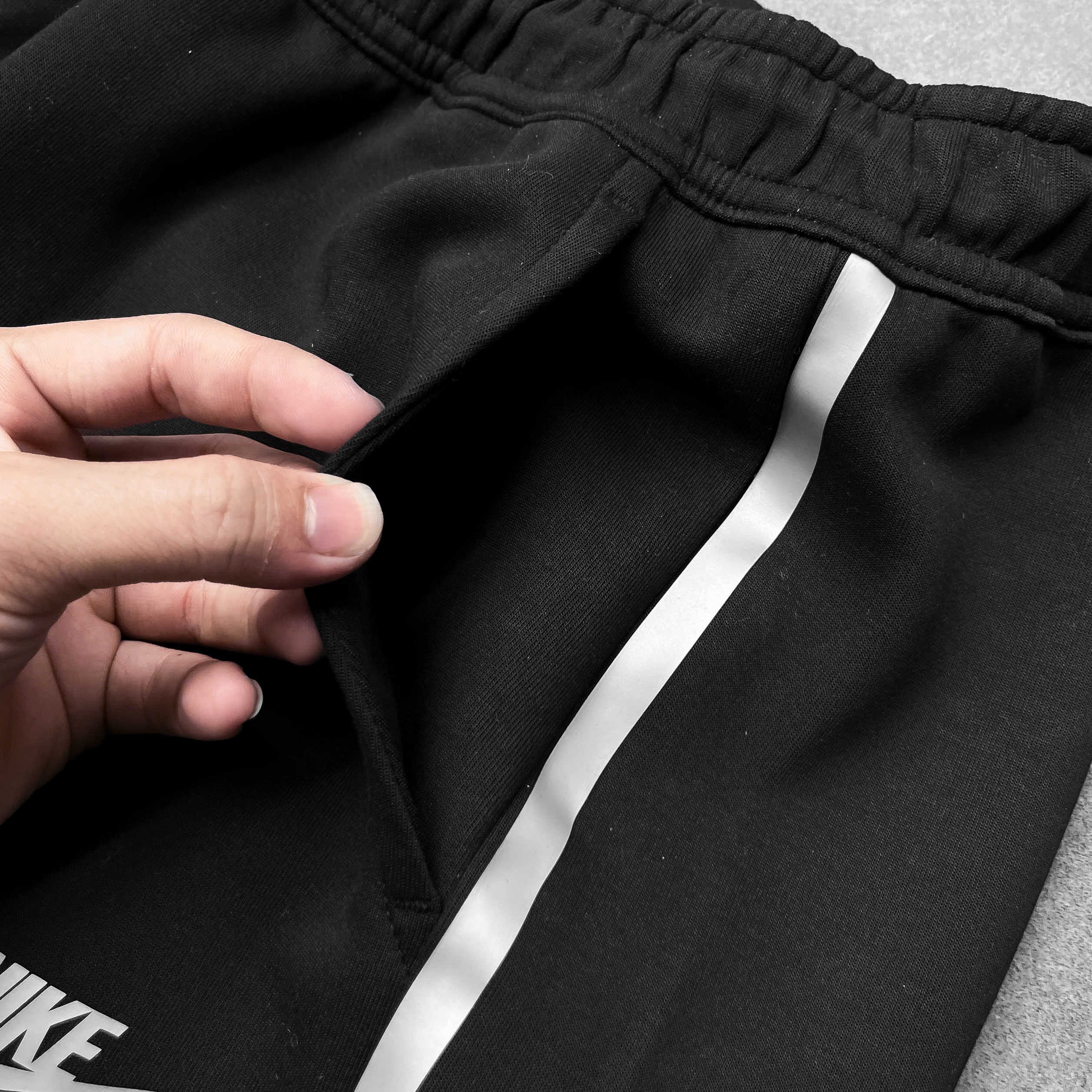Quần Dài Thể Thao Nike Tech Reflective Design Details Fleece Joggers FZ0762-010