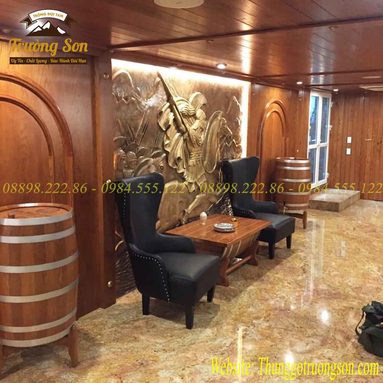 Hình ảnh thùng gỗ sồi tại quán bar