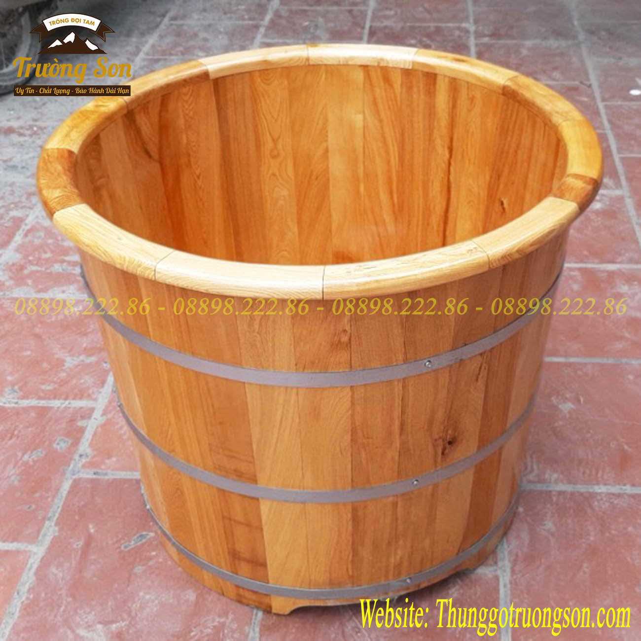 Bồn tắm gỗ dáng đứng sẽ mang đến cho bạn một không gian tắm xoa dịu và mát mẻ hơn, cùng với sự lịch sự và đẳng cấp của gỗ tự nhiên để tăng cường sức khỏe và tinh thần của bạn.
