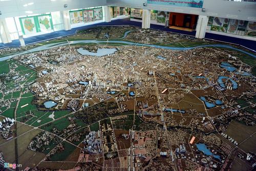 Hà Nội đẹp ngỡ ngàng qua sa bàn mô phỏng quy hoạch đến năm 2030