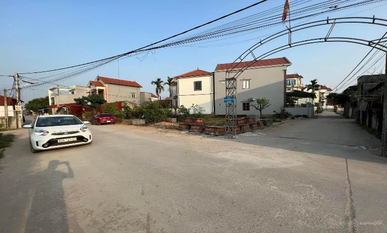 Cần bán lô đất siêu đẹp gần khu đấu giá Công Luận 2, TT. Văn Giang. Giá bán cho nhà đầu tư.