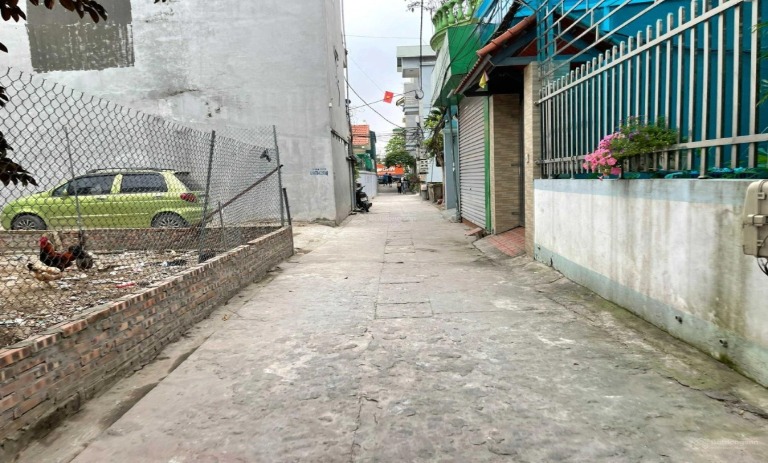 Chính chủ cần bán 117,6m2 đất mặt ngõ 213 Ngô Xuân Quảng thông đường ô tô 7 chỗ